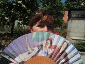 Goyan söpöstelevä rokokoopari on tuotteistettu käyttöesineeseen.