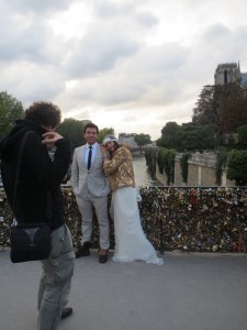 Lukkokaiteet ja yksi lukittu pari