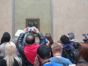 Kuka katsoo Mona Lisaa?