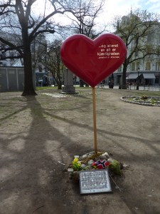 Huhtikuussa 2012 Oslon tuomiokirkon edessä.