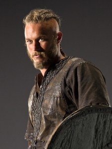 Ragnar (Travis Fimmel, Vikings 2013, kuva http://www.history.com/shows/vikings Photo Gredit Jonathan Hession)