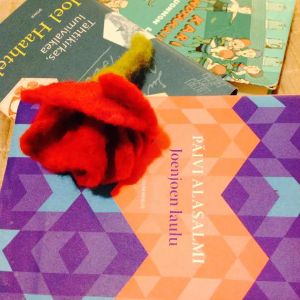 Kolmen kotimaisen kärki kukitettuna, vaikean valintapainin jälkeen.