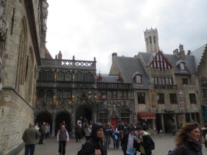 Kaupunki aikojen takaa.