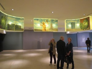 Magritte-museoon pääsee kätevästi yhteislipulla taidemuseon puolelta.