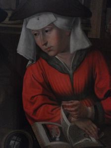 Ympärillä tapahtuu vaikka mitä, mutta on myös tilaa naiselle ja kirjalle. Yksityiskohta