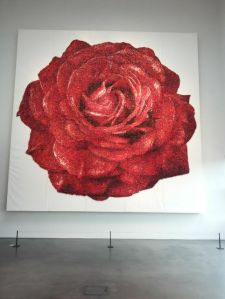 Ruusu. Enkä voi olla siteeraamatta runoa: "Ruusu on ruusu on ruusu"