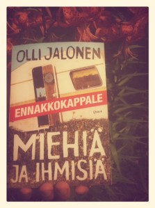 Retrovalossa - ja eikö joka omakotitalon pihassa loppukesästä loistaneet keisarinkruunut.