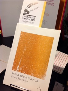 Pieniä kovia nuppuja Poesian osastolla Helsingin kirjamessuilla 2014