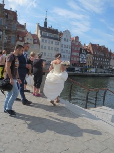 Elämä etenee, vuosisatoja.