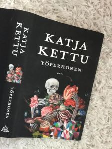 Kannen kuvassa on Eemil Karilan maalaus Forgive me.