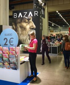 Kirjamessut on juuri tätä: samaan kuvaan mahtuvat Barbit ja Stoner