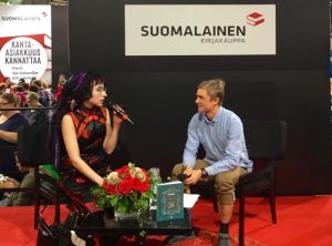 Julkisuutta hallitseva Sofi Oksanen