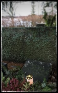 Sanoituksista voisi päätellä, että joulumme ei koostu lasten lahjakekkereistä vaan aikuisten haikailuhetkistä.