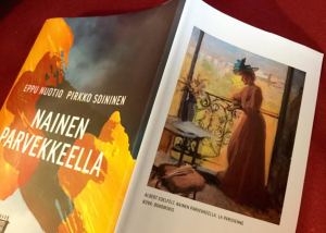 Nainen parvekkeella 1